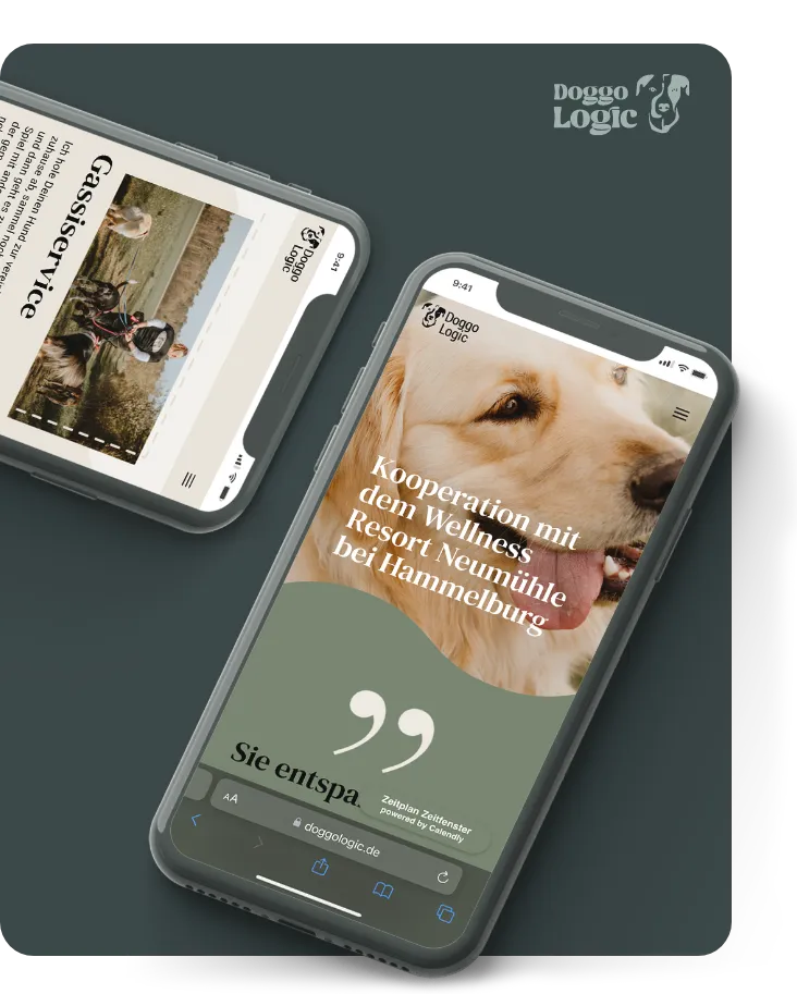 Professionelles Webdesign und Branding für Doggologic, präsentiert auf zwei Smartphones. Der linke Bildschirm zeigt eine Nachrichtenartikel-Ansicht über Hundetraining, während der rechte Bildschirm eine prominente Darstellung eines freundlich blickenden Golden Retrievers enthält, der Werbung für eine Kooperation mit dem Wellness Resort Neumühle macht. Die Webseite nutzt ein sauberes, benutzerfreundliches Layout mit Schwerpunkt auf Dienstleistungen für Hundebesitzer und ihre Vierbeiner, wobei die Marke Doggologic deutlich hervorgehoben wird.